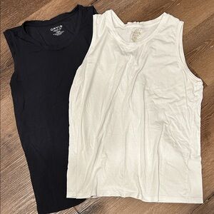 Orvis Black and White Sleeveless tank‎ tops size medium